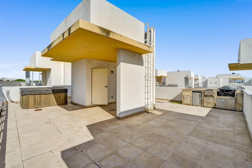 LOFTS AT MAYFAIR CONDO - Residential