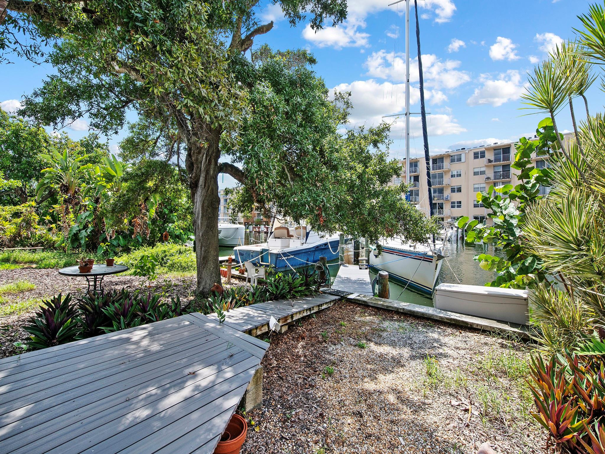 LAUDERDALE HARBORS SECTIO - Residential