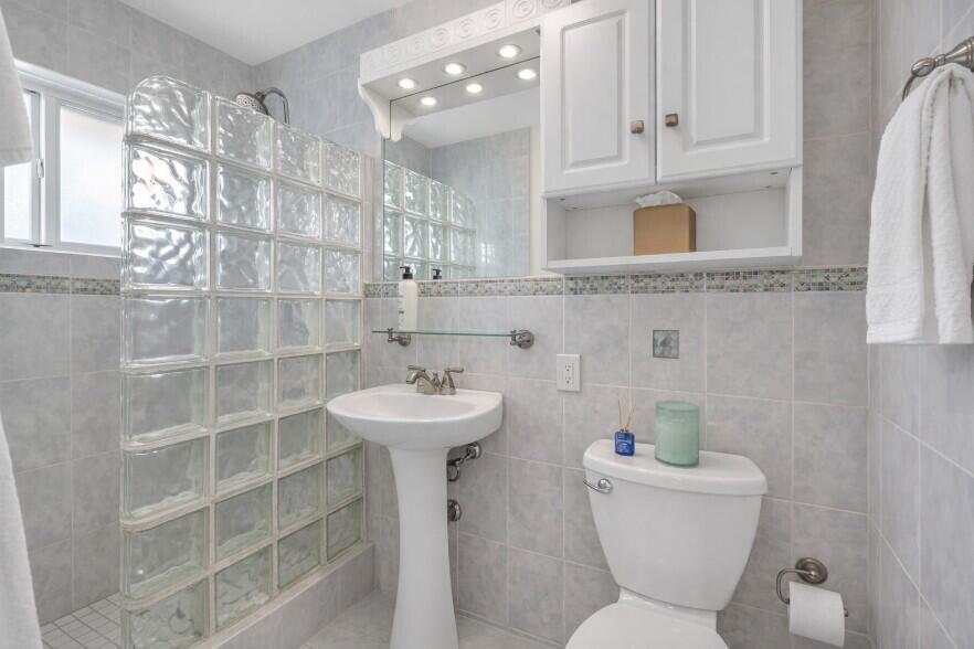 CORAL KEY VILLAS 3RD SEC - Residential