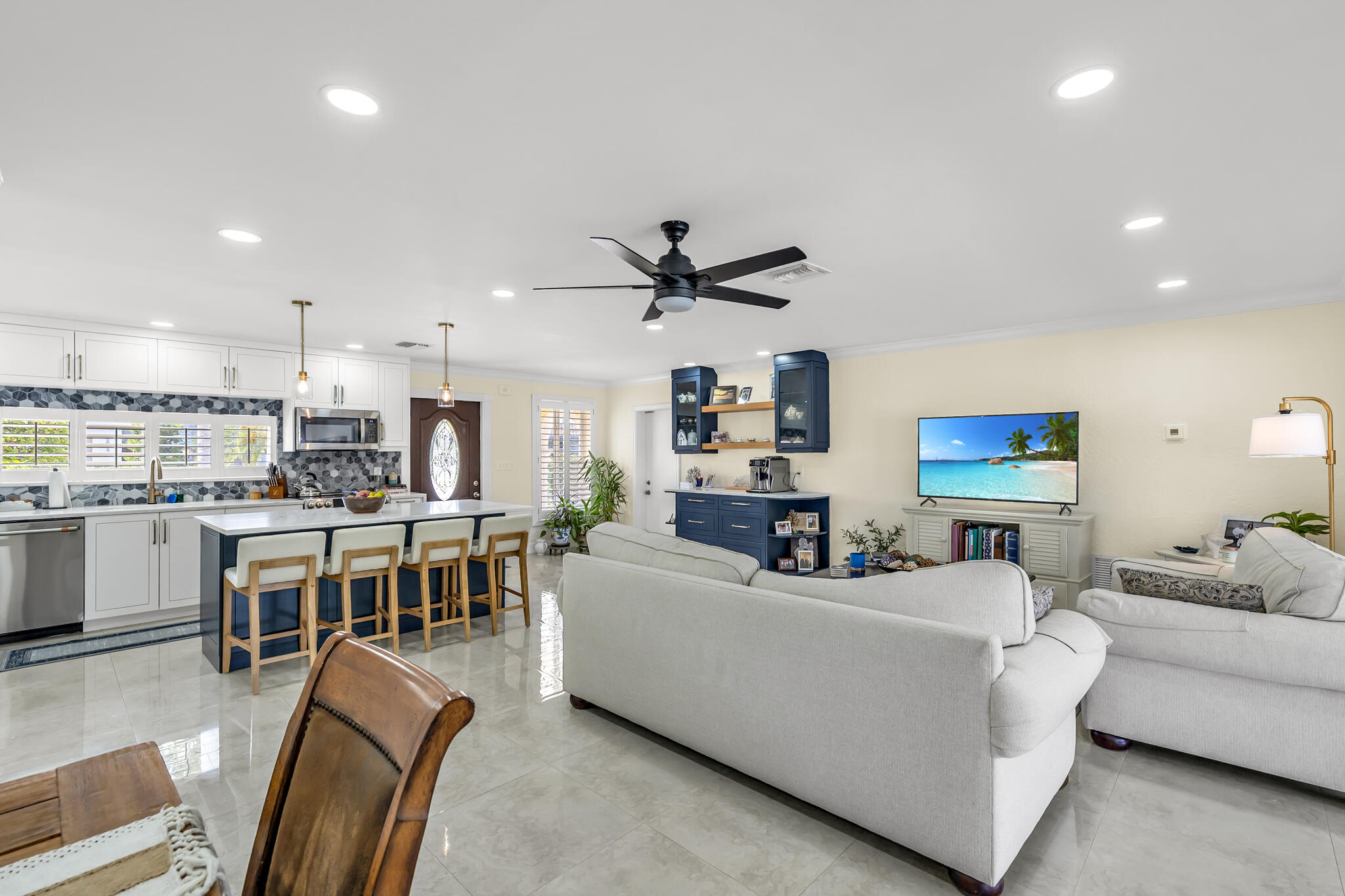 CORAL KEY VILLAS 3RD SEC - Residential