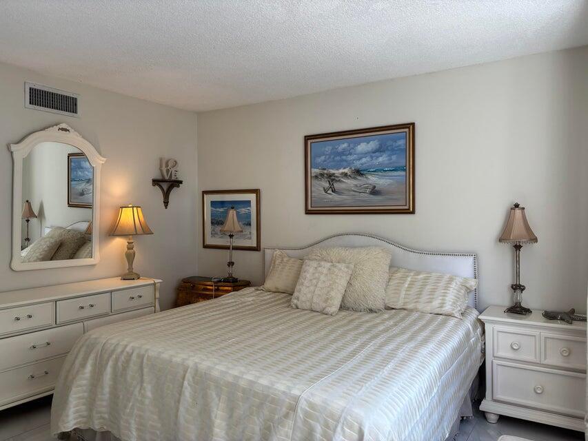 2565 S Ocean Boulevard 2220