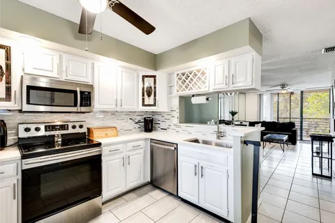 7653 NW 79th Ave Unit 312, Tamarac, FL MLS: F10466799