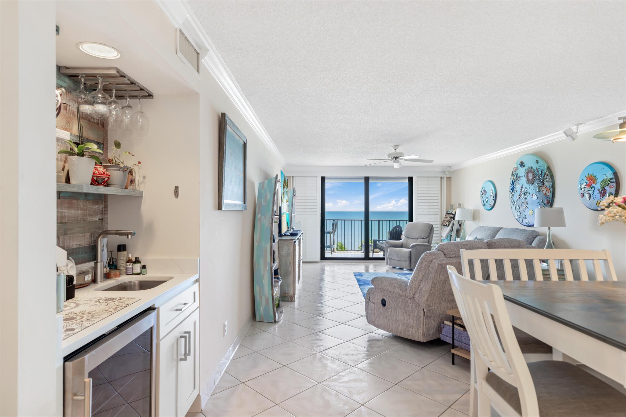 4800 Highway A1a 409, Vero Beach, FL, 32963/$990,000 3 4800 Highway A1a 409