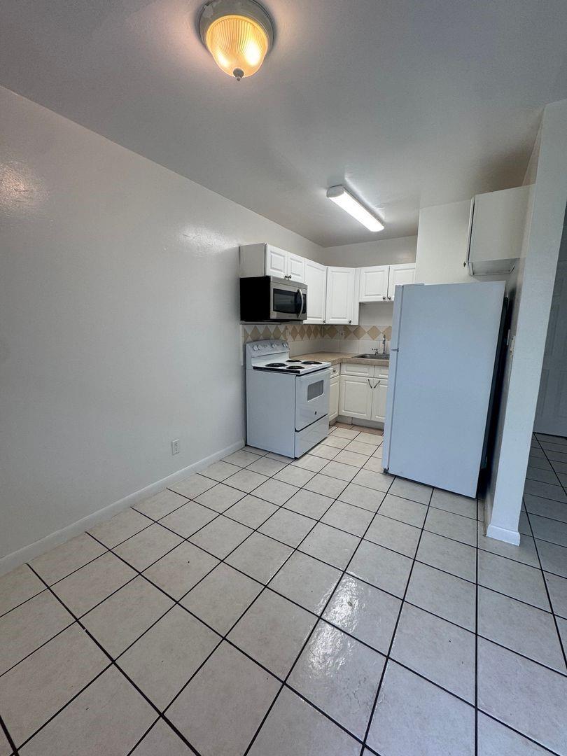916 SW 15th Ter D