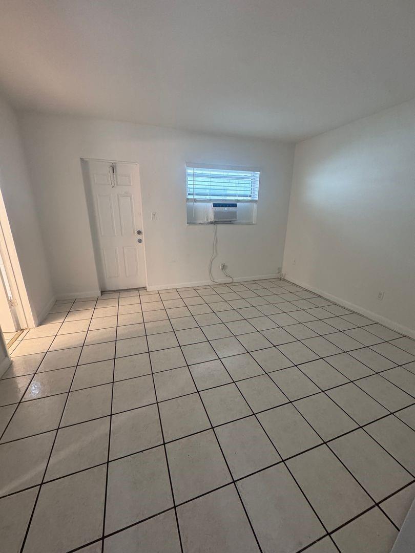916 SW 15th Ter D
