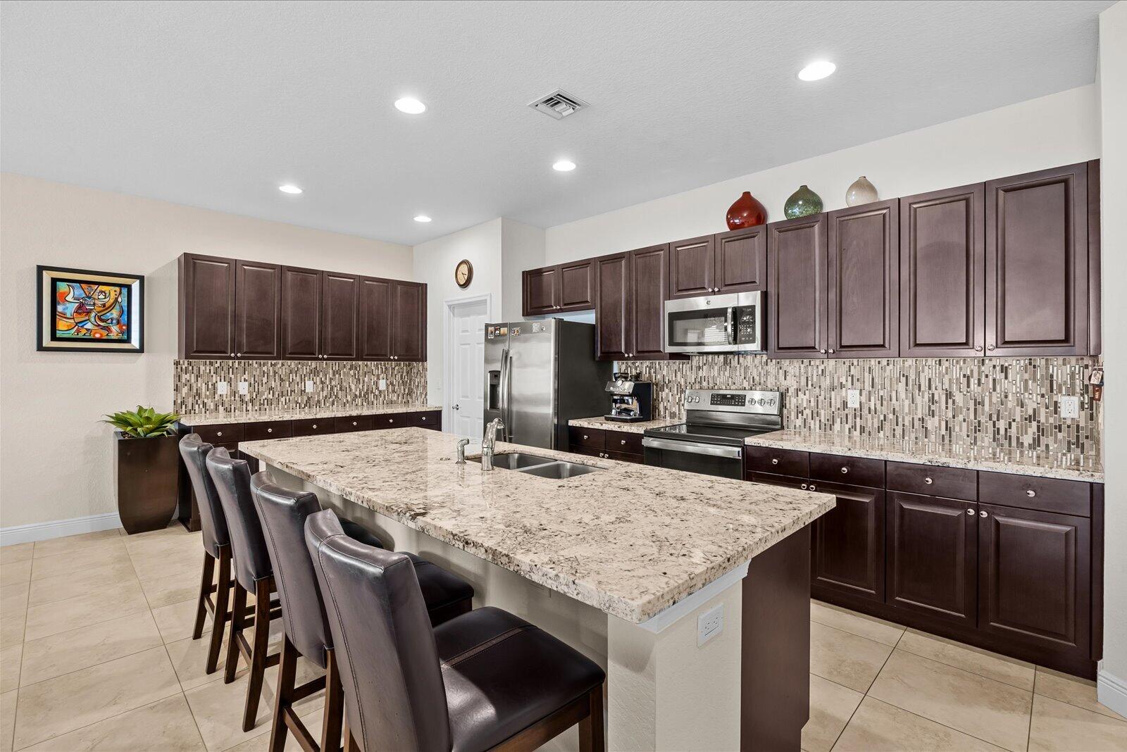 VIZCAYA FALLS - Residential