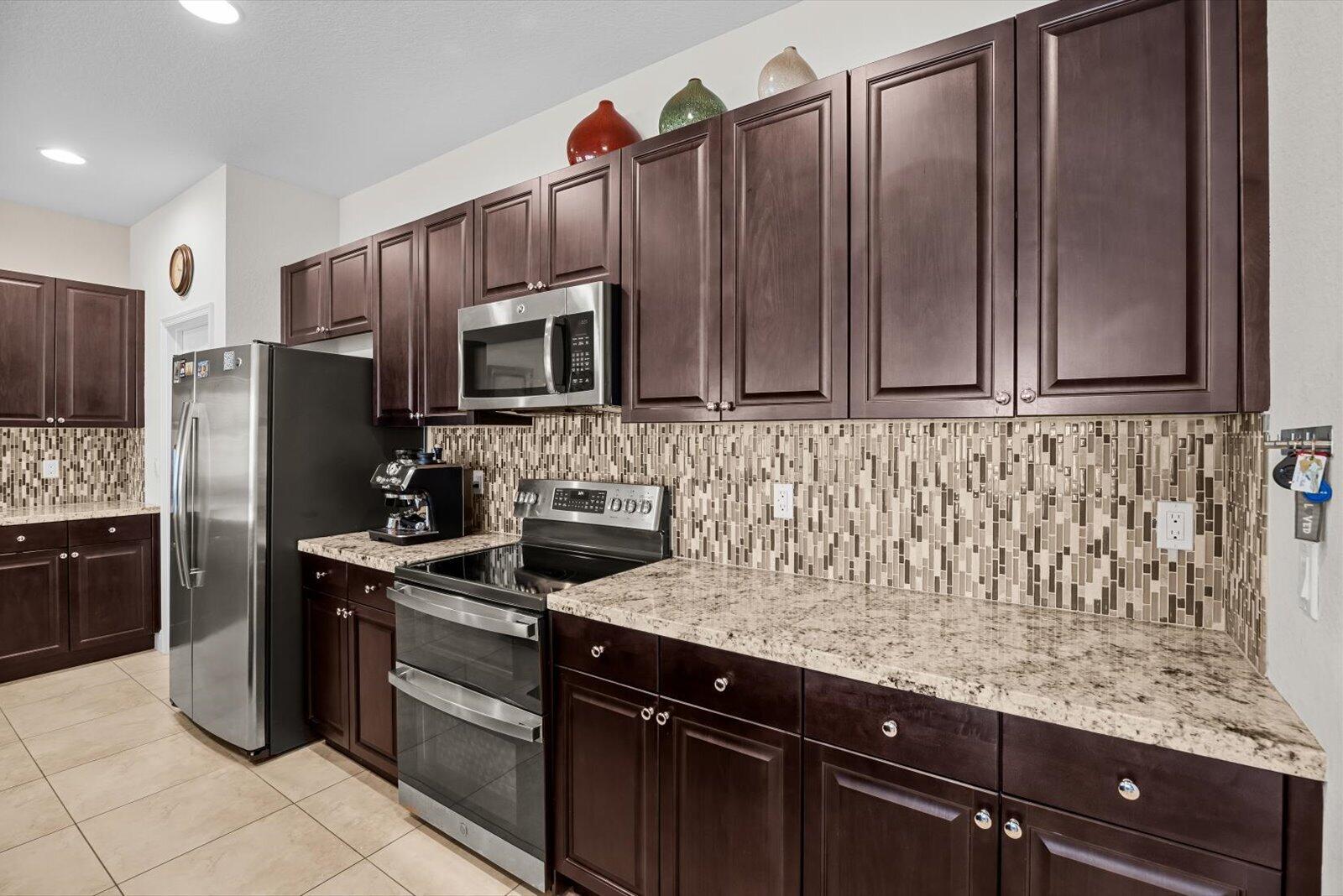 VIZCAYA FALLS - Residential