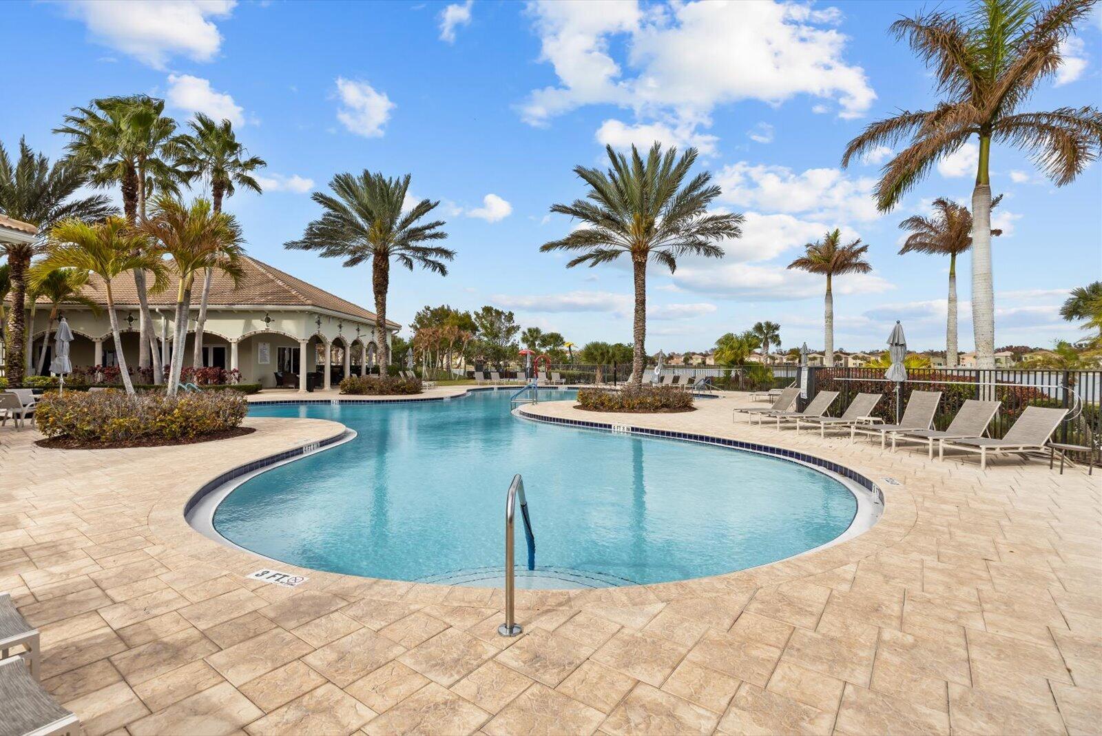 VIZCAYA FALLS - Residential