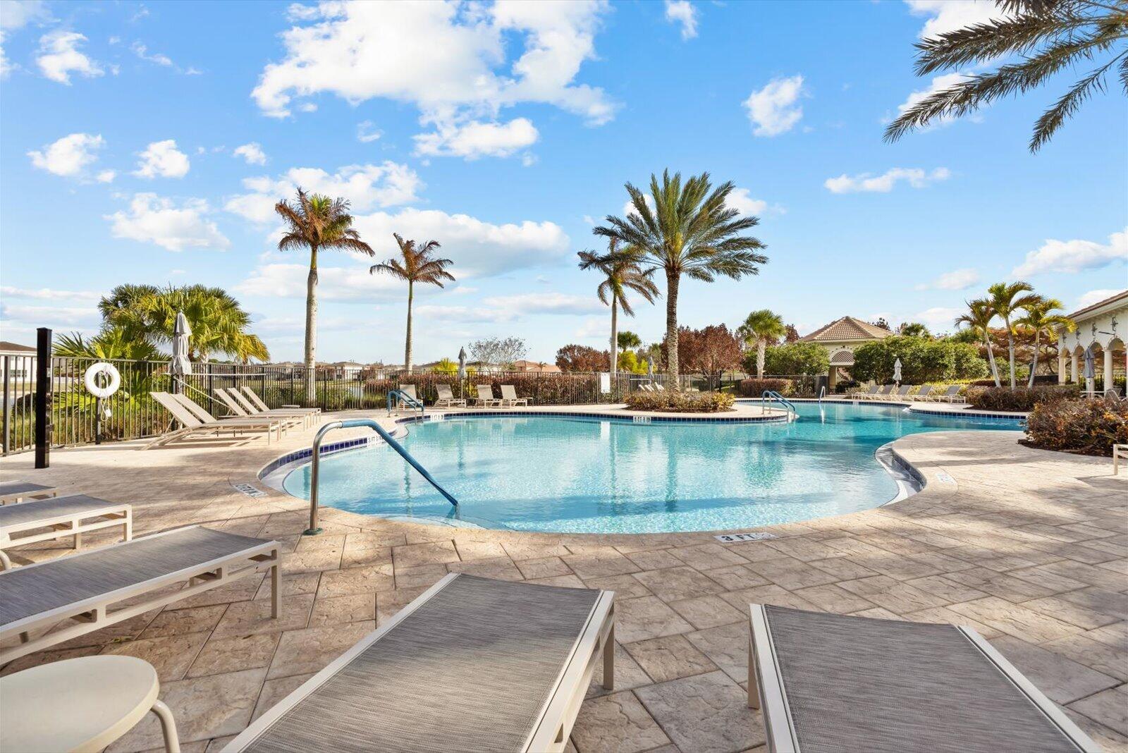 VIZCAYA FALLS - Residential