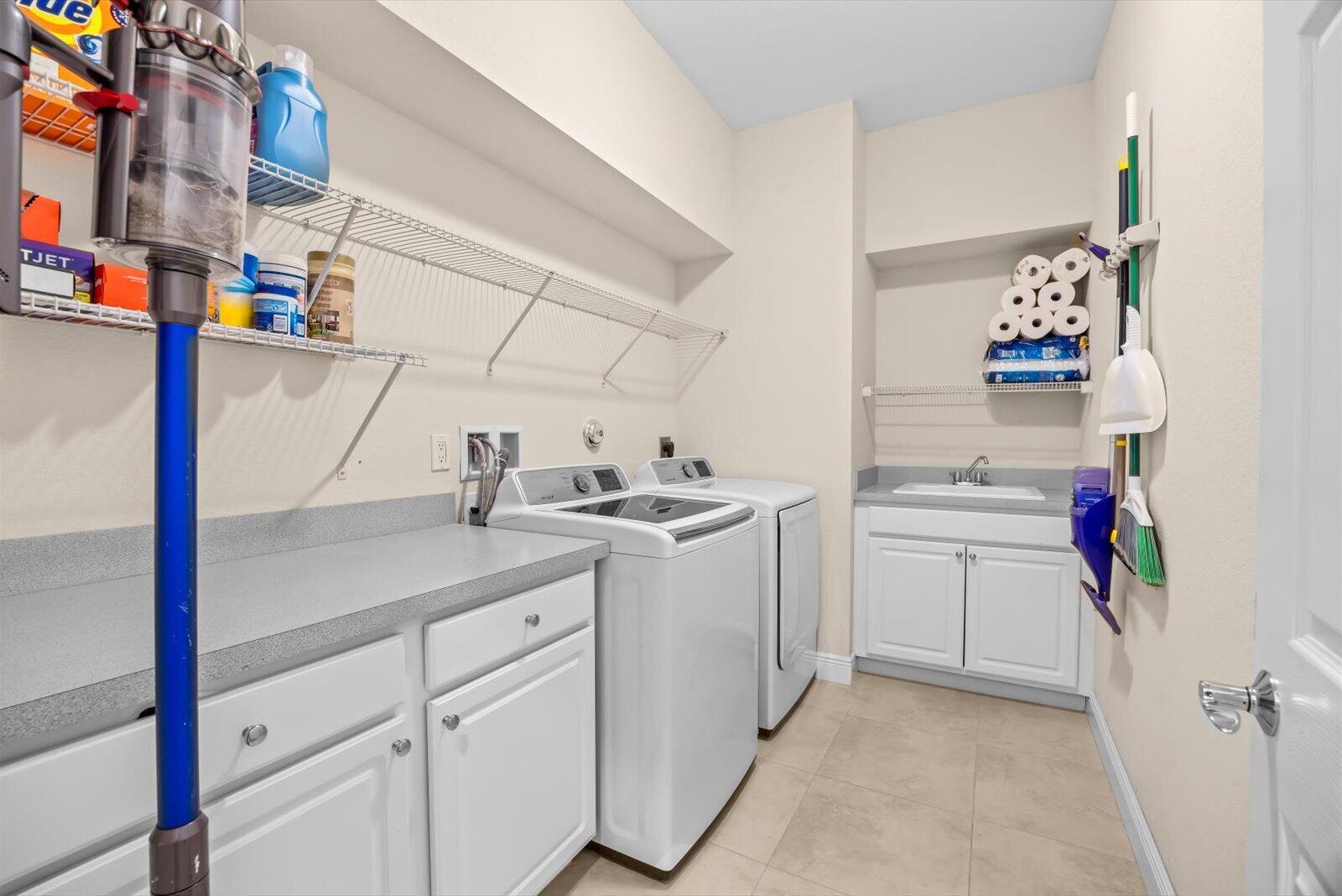 VIZCAYA FALLS - Residential