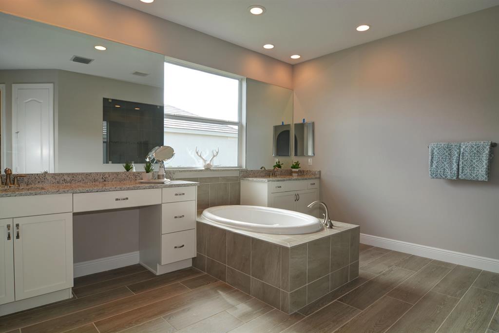 4 LAKES SUB - Residential