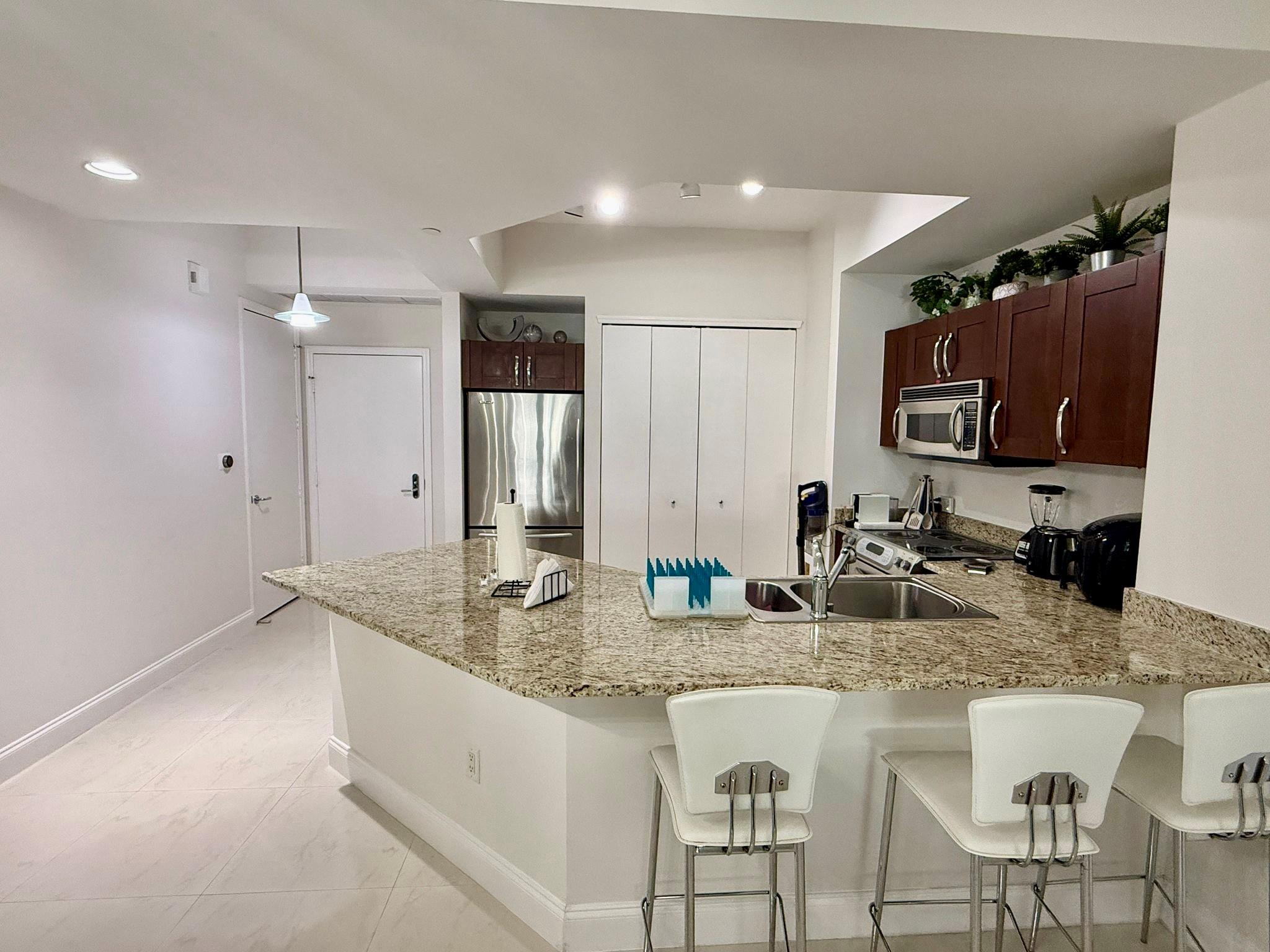 Turnberry Village So Towe - Residential Lease