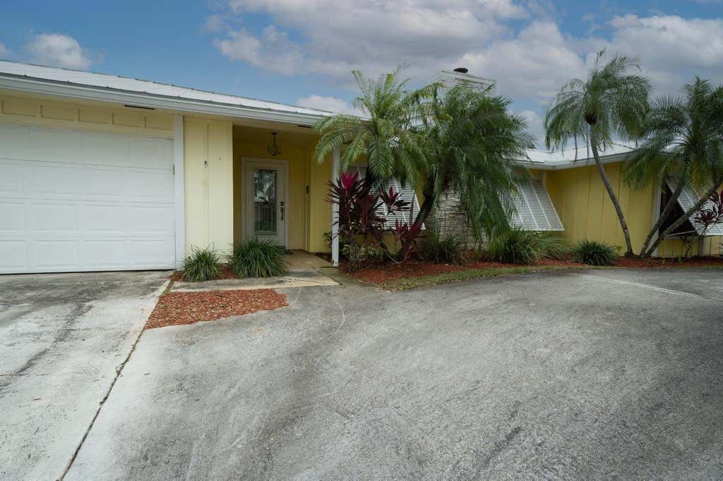 Photo of 11894 Butternut Street, Palm Beach Gardens, FL 33410 (MLS # R11015938)