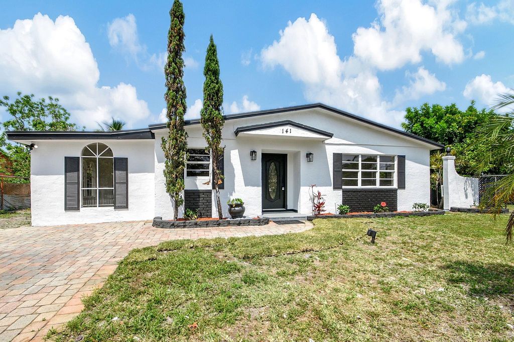 Photo of 141 NW 21st Avenue, Boynton Beach, FL 33435 (MLS # F10433254)