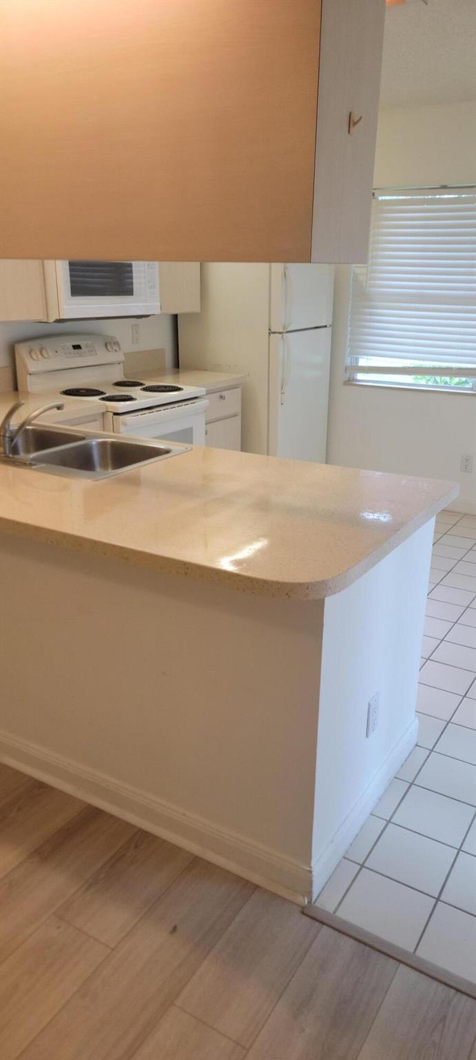 WELLESLEY AT LAKE CLARKE - Residential