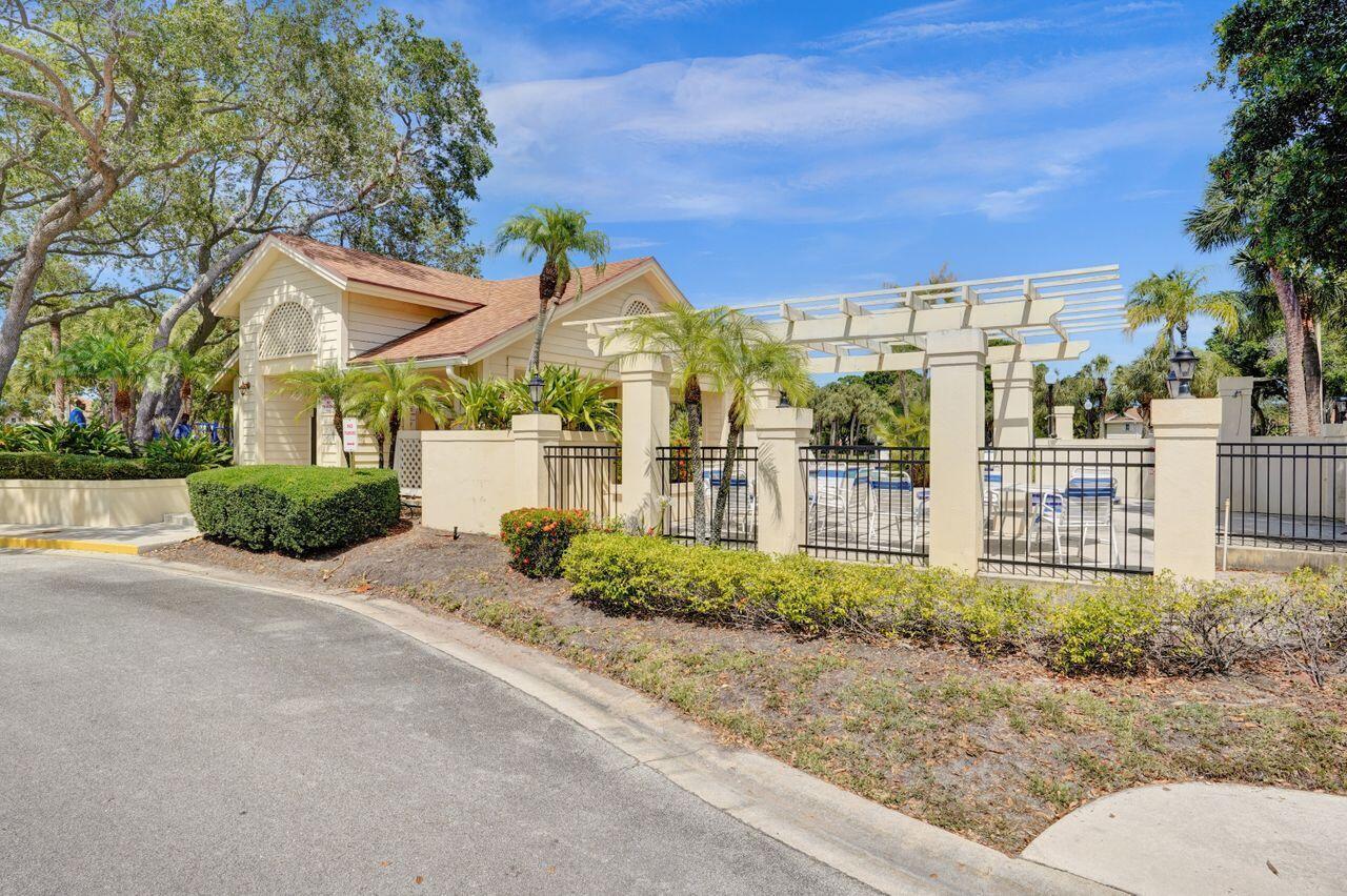 WELLESLEY AT LAKE CLARKE - Residential