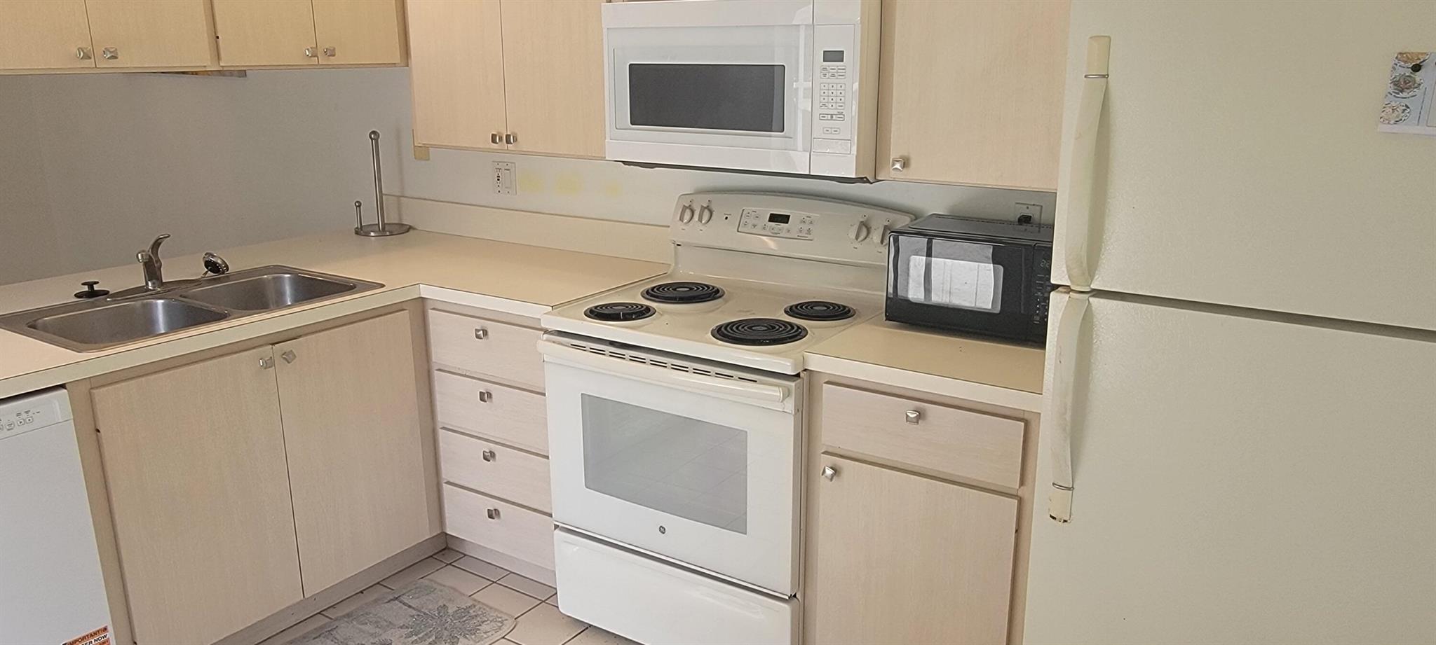 WELLESLEY AT LAKE CLARKE - Residential