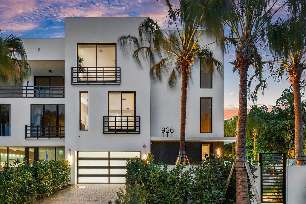 Photo of 926 Kenmont Lane, Delray Beach, FL 33483 (MLS # R10988365)