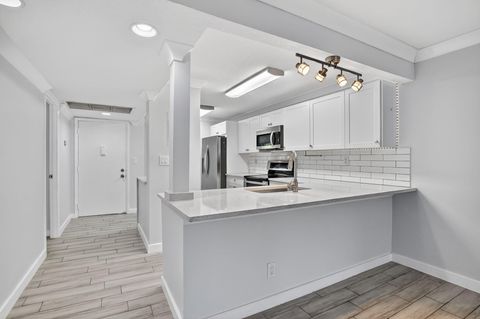 Tiny photo for 8 Royal Palm Way #203, Boca Raton, FL 33432 (MLS # B26023541)