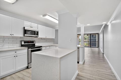 Tiny photo for 8 Royal Palm Way #203, Boca Raton, FL 33432 (MLS # B26023541)