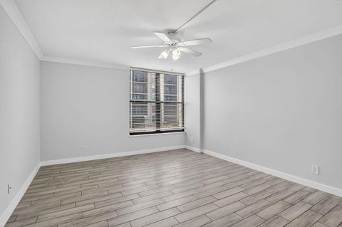 Tiny photo for 8 Royal Palm Way #203, Boca Raton, FL 33432 (MLS # B26023541)