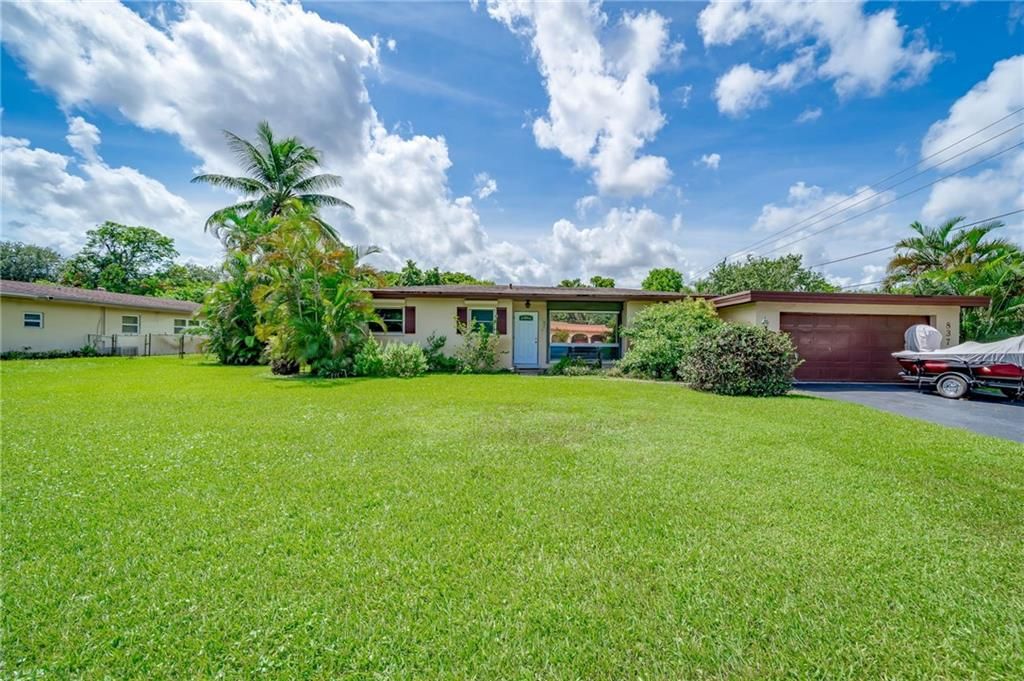 Photo of 837 Ixora Ln, Plantation, FL 33317 (MLS # F10306447)