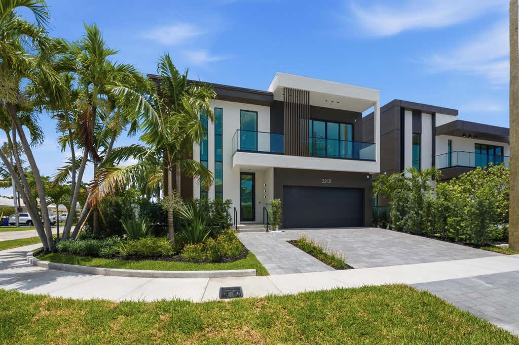 Photo of 3201 NE 26TH Street, Fort Lauderdale, FL 33305 (MLS # B26067083)