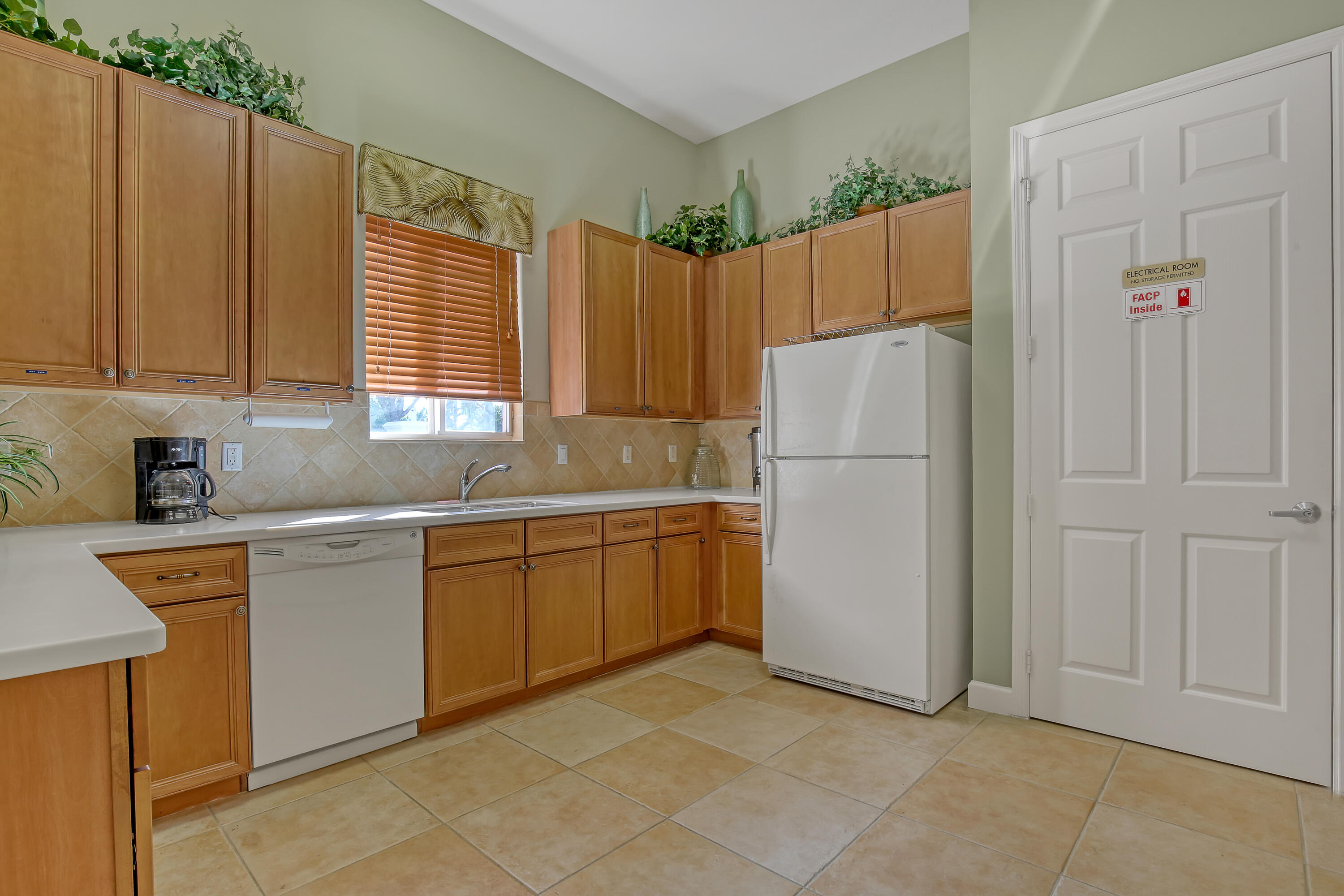 MAYFAIR AT WELLINGTON CONDO - Residential