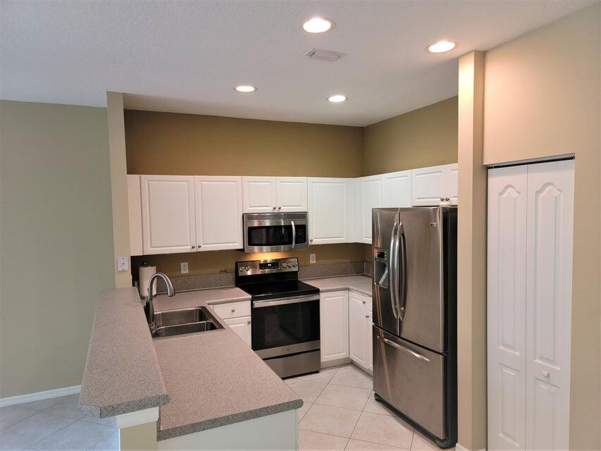 SEMINOLE ESTATES & TOWNHO - Residential Lease