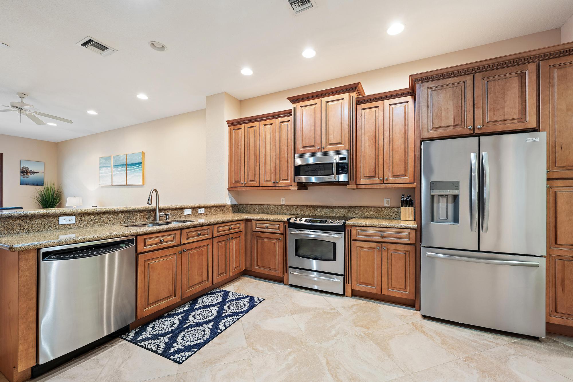 CIELO TOWNHOMES AT SHOPS OF DONALD ROSS - Residential