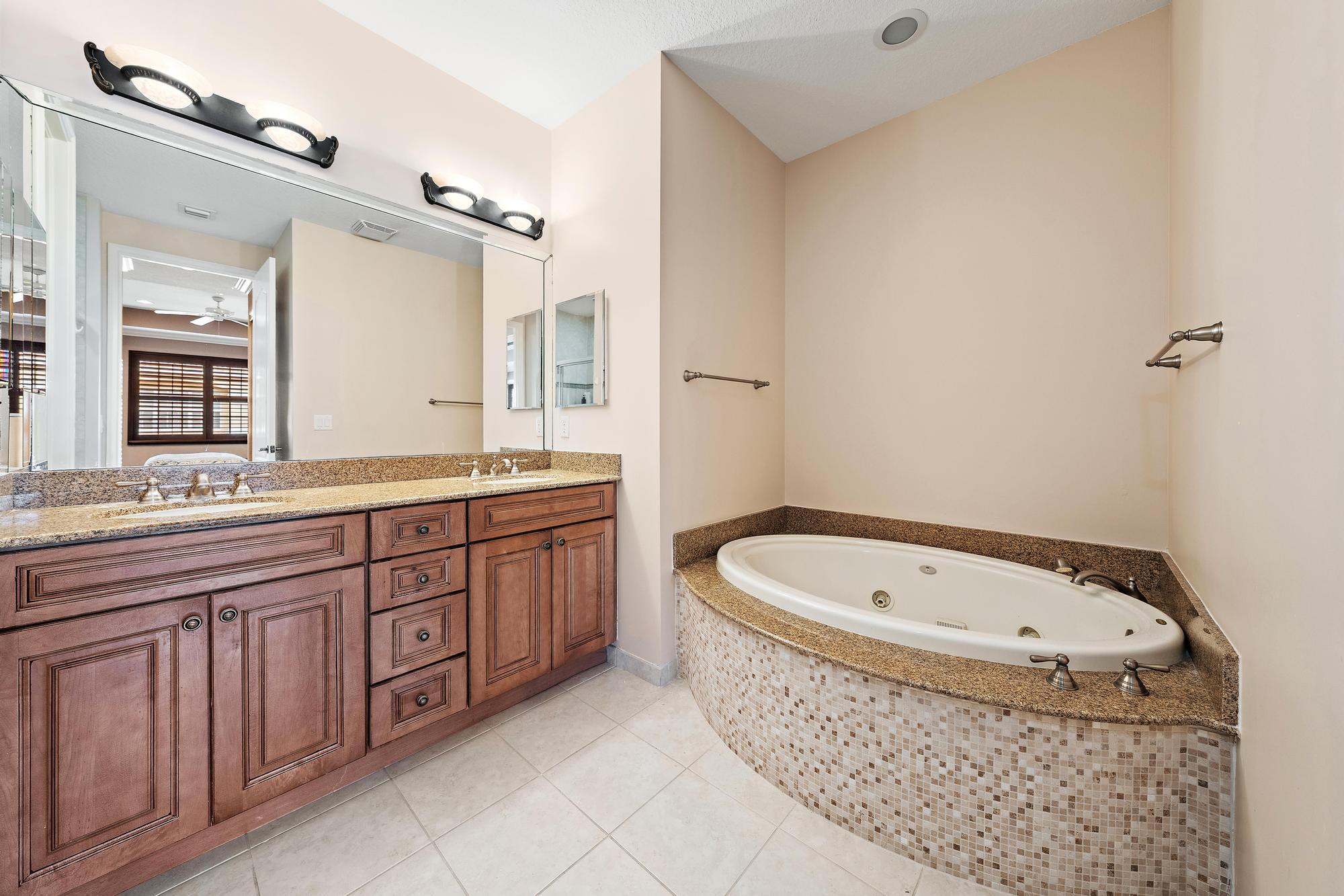 CIELO TOWNHOMES AT SHOPS OF DONALD ROSS - Residential