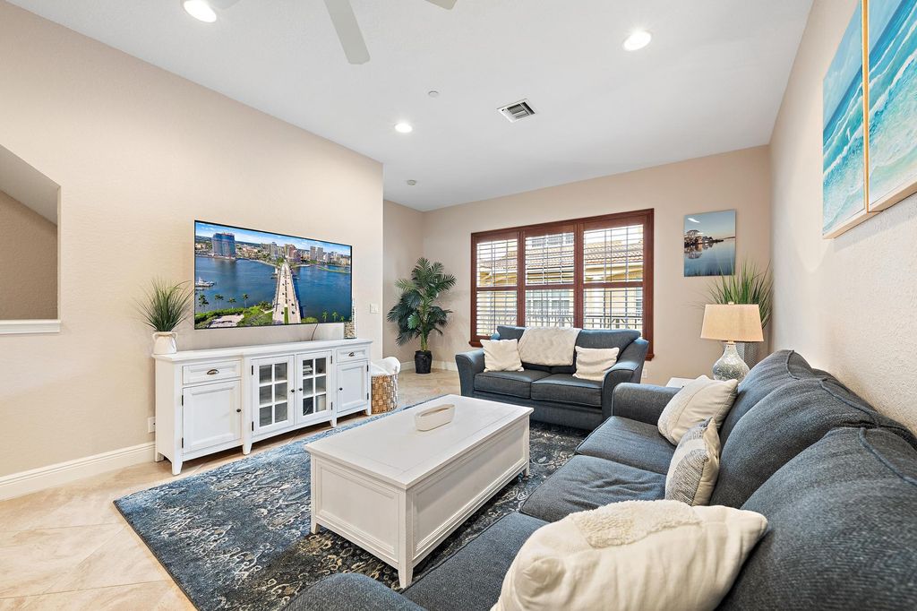 Photo of 5013 W Vine Cliff Way Way W, Palm Beach Gardens, FL 33418 (MLS # B26020736)