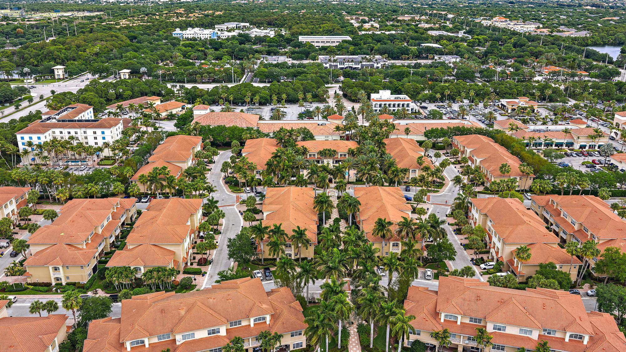 CIELO TOWNHOMES AT SHOPS OF DONALD ROSS - Residential