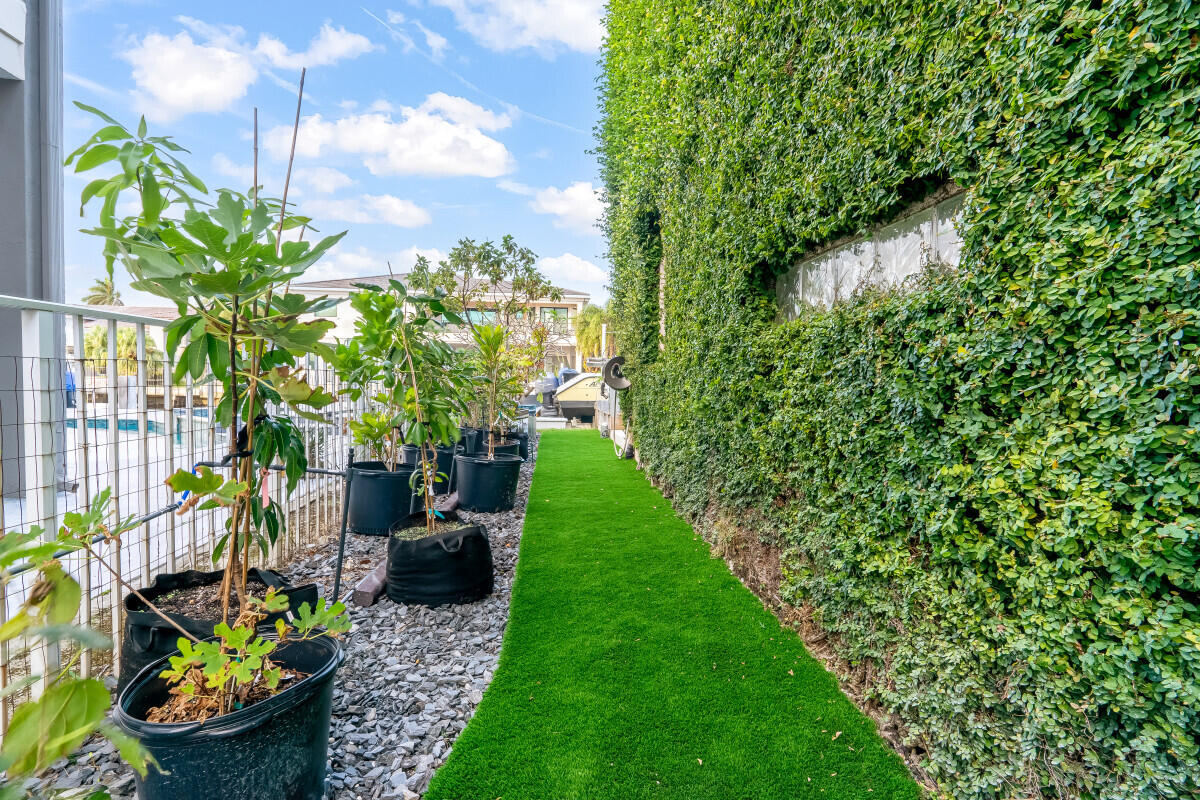 TROPIC ISLE - Residential Lease