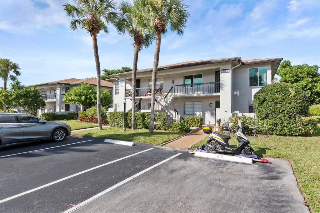 Photo of 5749 Phoenix Palm Court #D, Delray Beach, FL 33484 (MLS # F10407600)