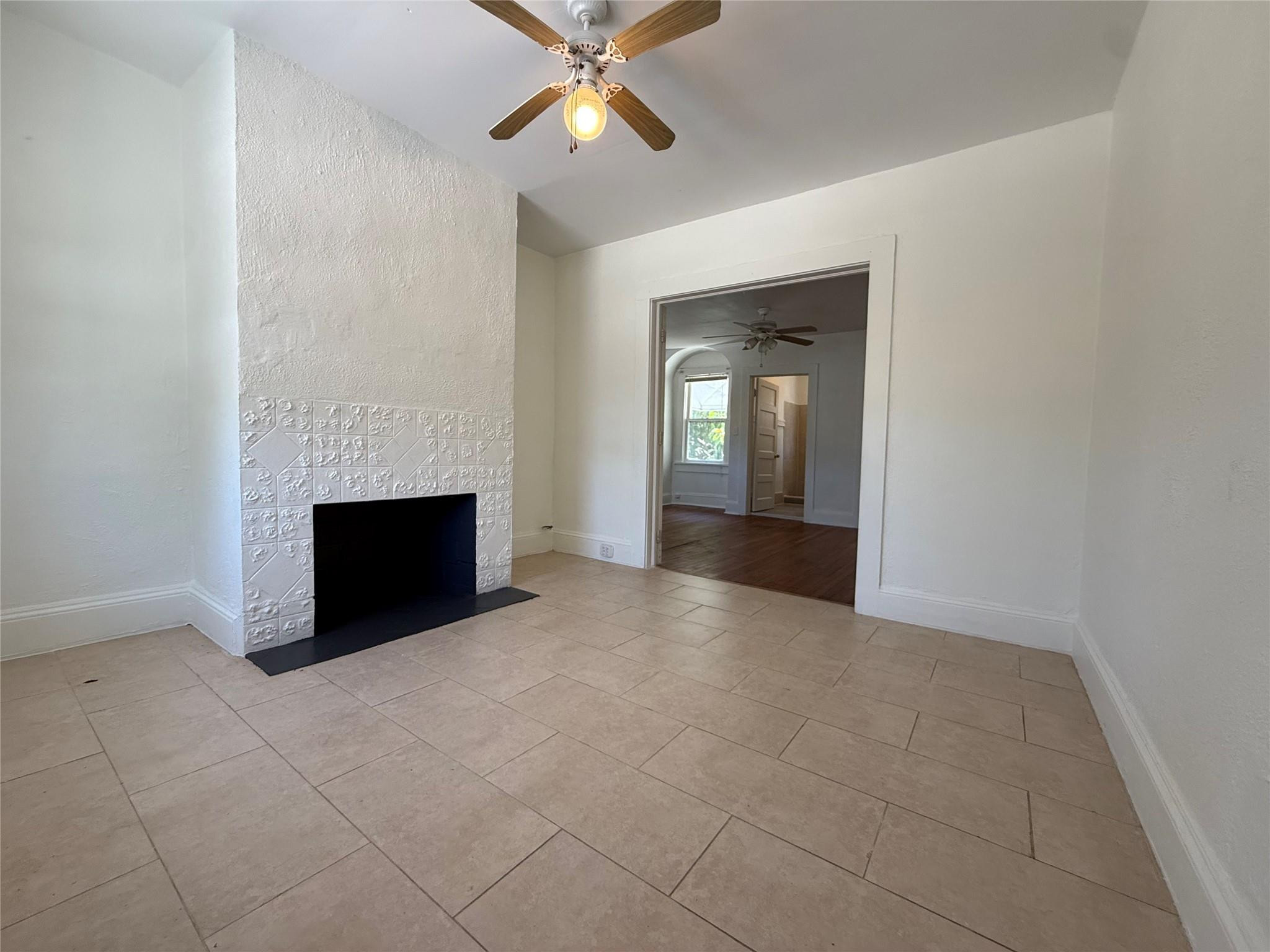 Hollywood 1-21 B - Residential Lease