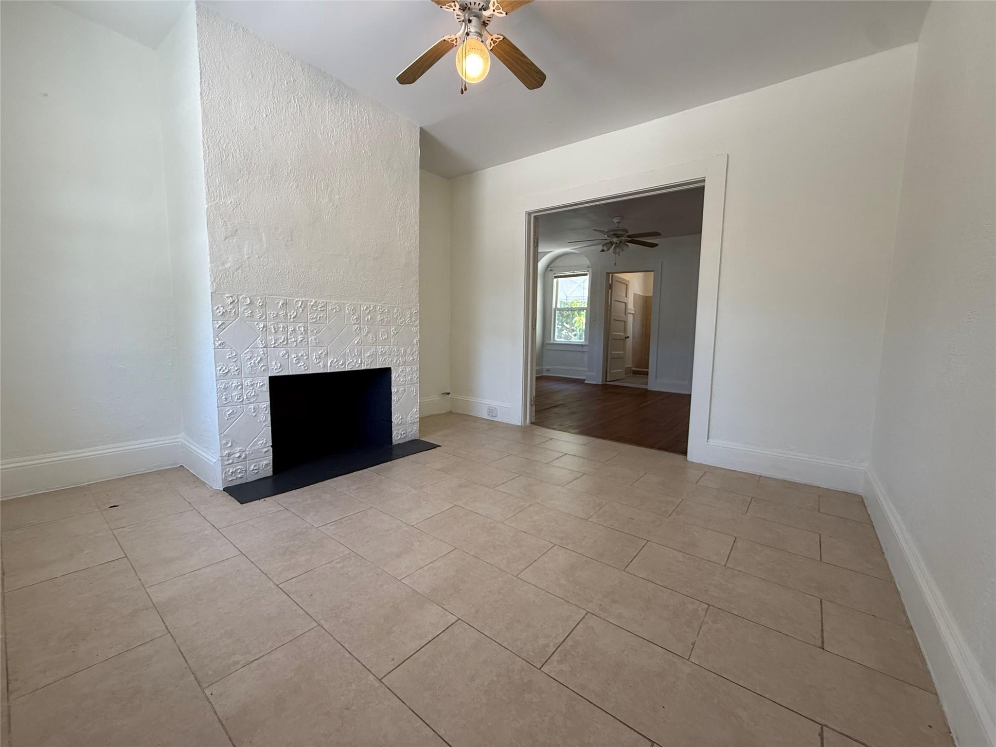 Hollywood 1-21 B - Residential Lease