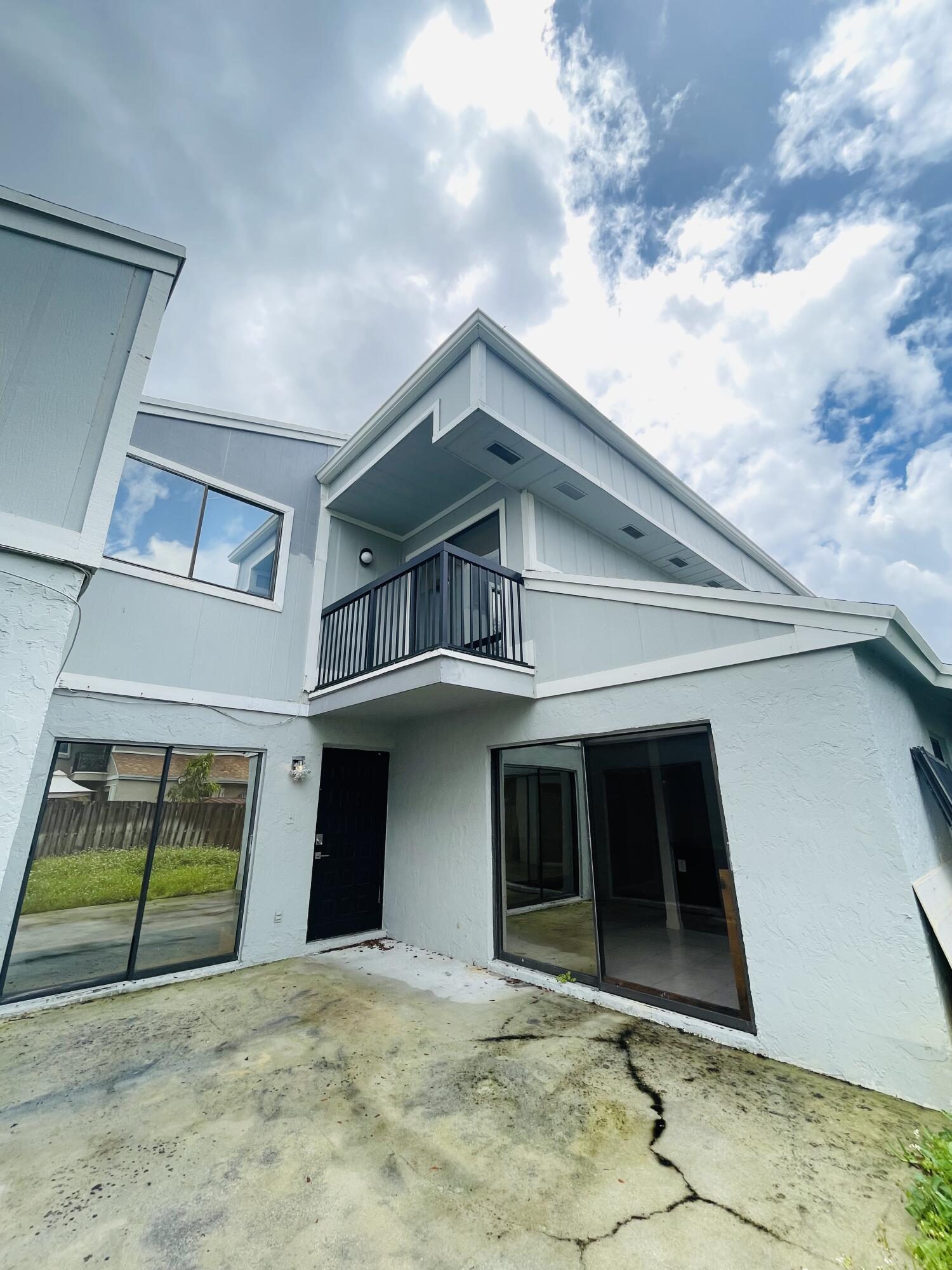 LAGO WEST CLUSTER HOMES PHASE II - Residential Lease