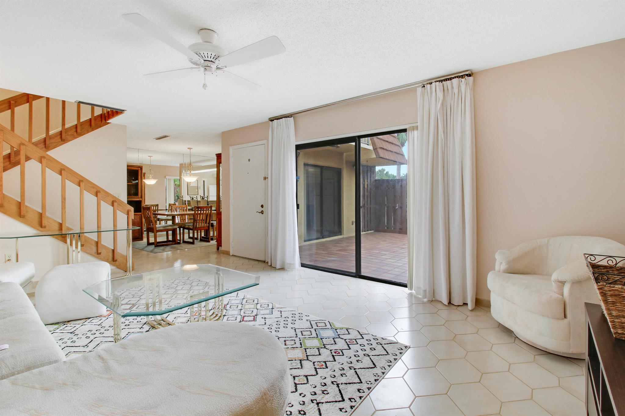 825 Center Street 49c