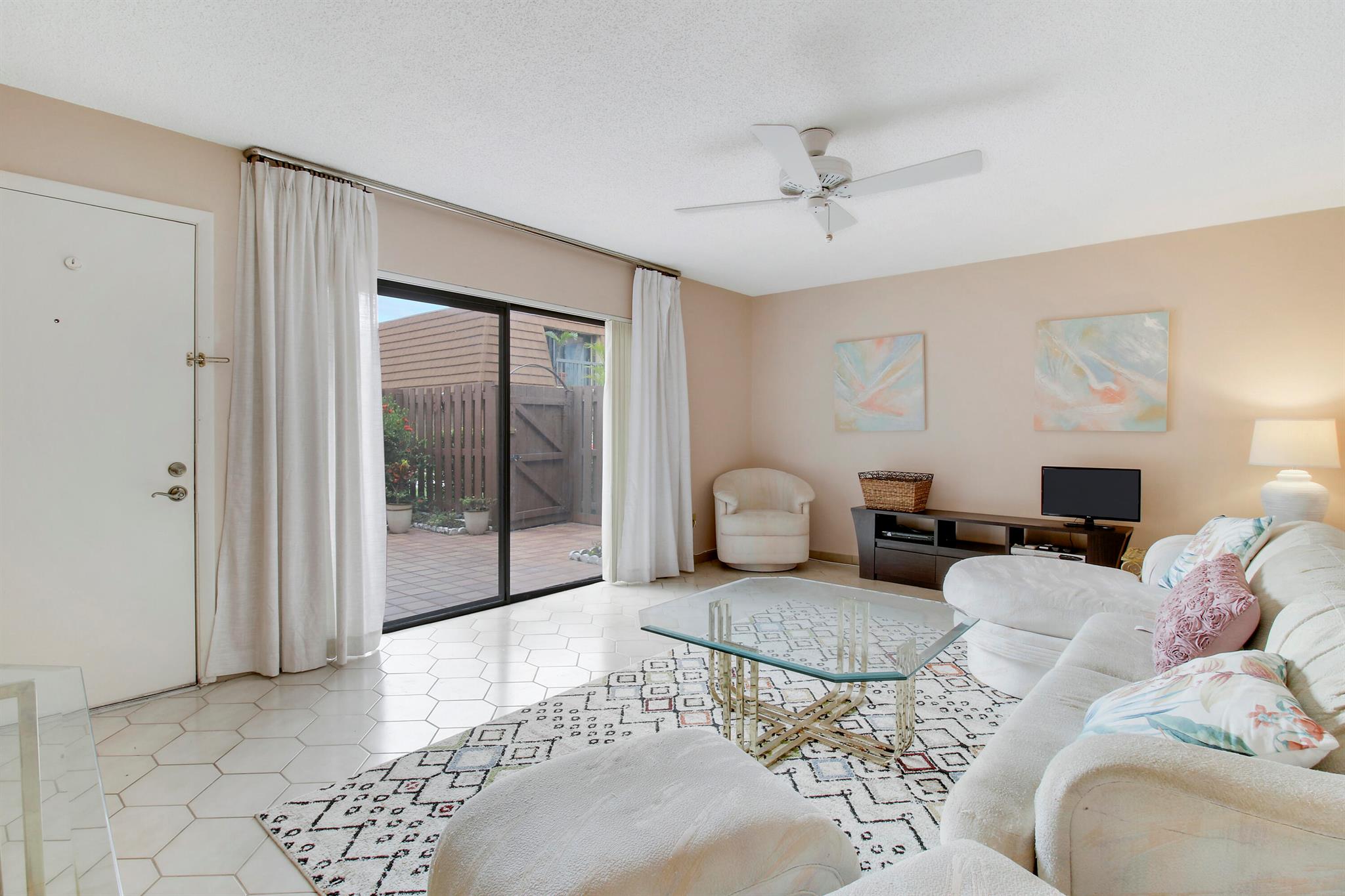825 Center Street 49c