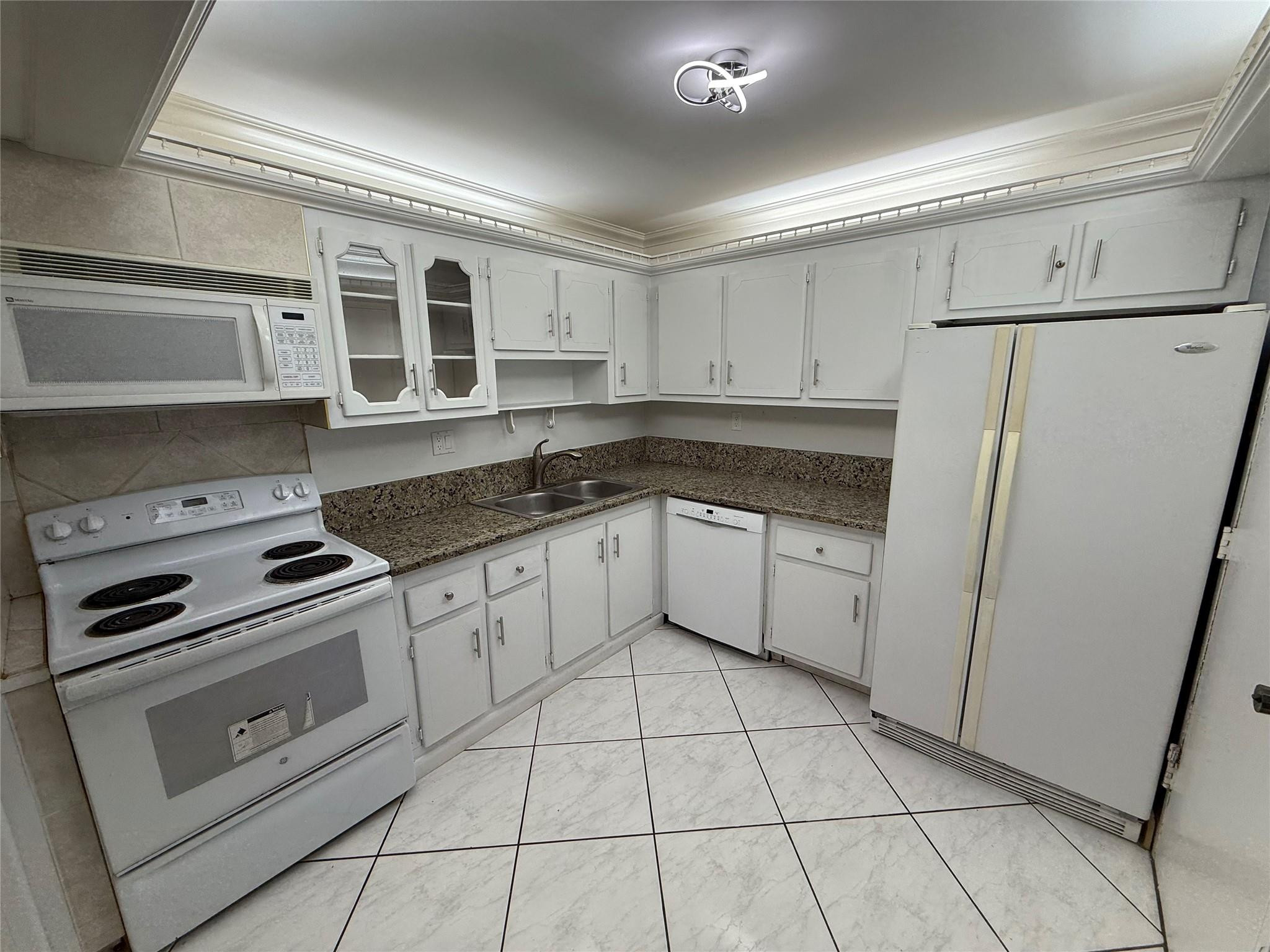 PLAZA TOWERS NORTH CONDO - Residential