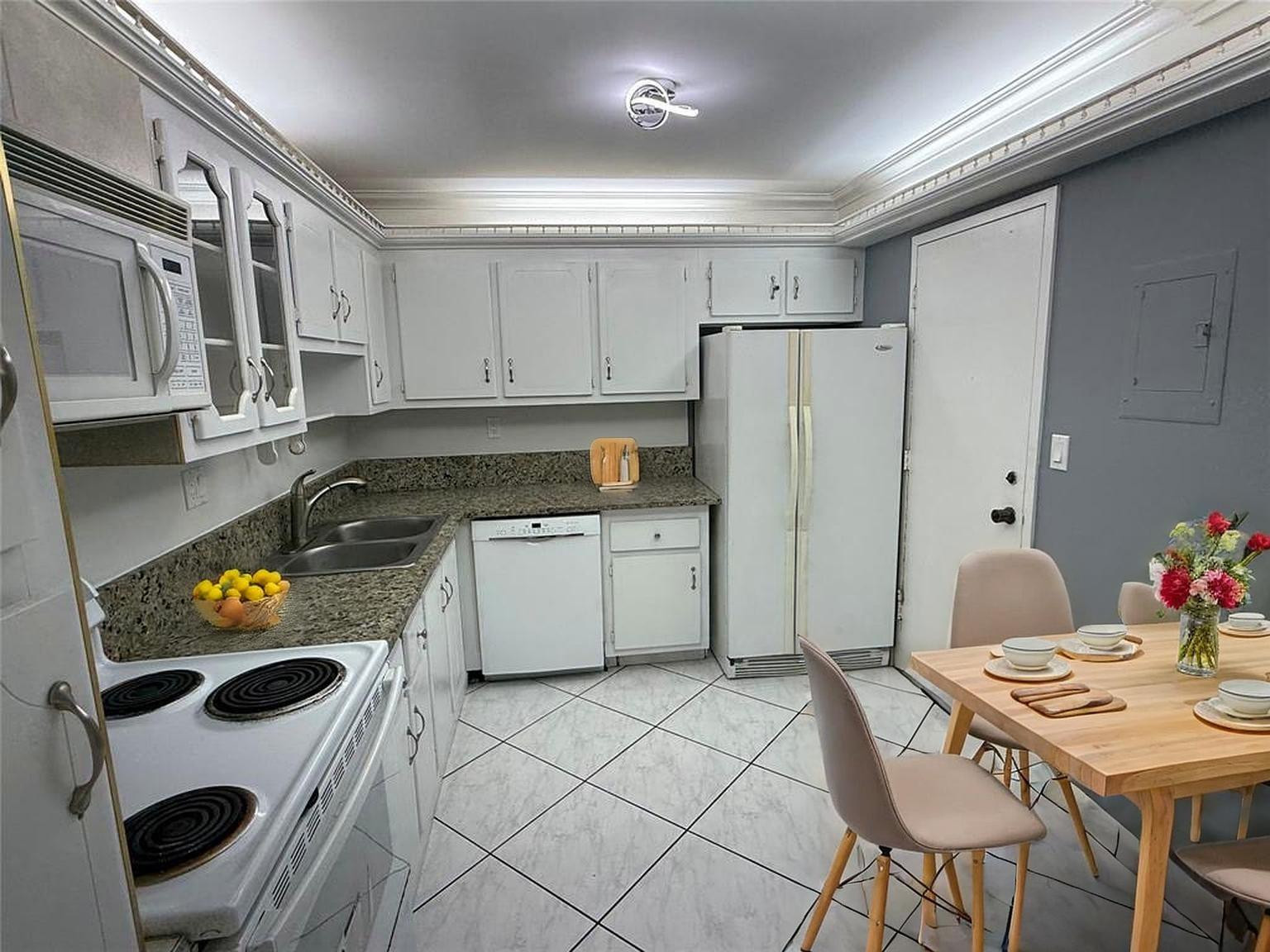 PLAZA TOWERS NORTH CONDO - Residential