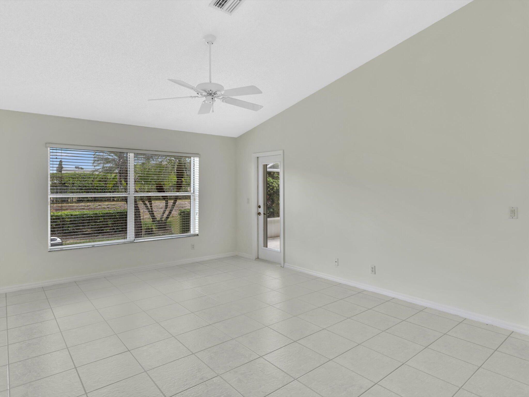 FLORAL LAKES - Residential Lease