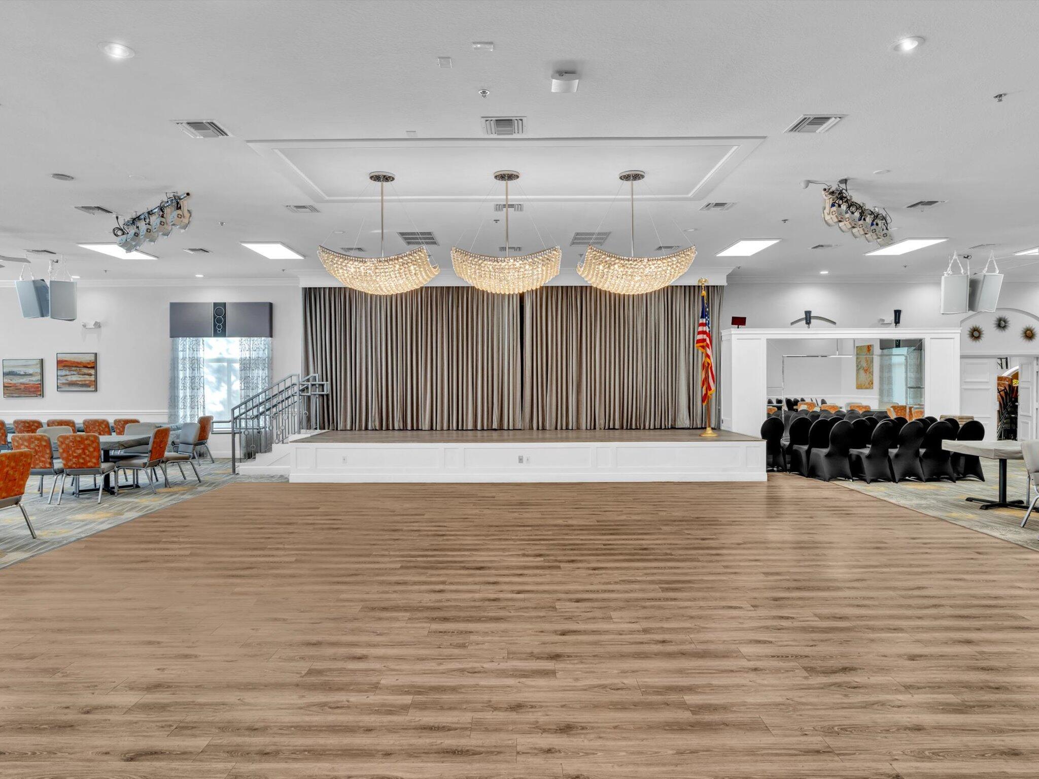 FLORAL LAKES - Residential Lease