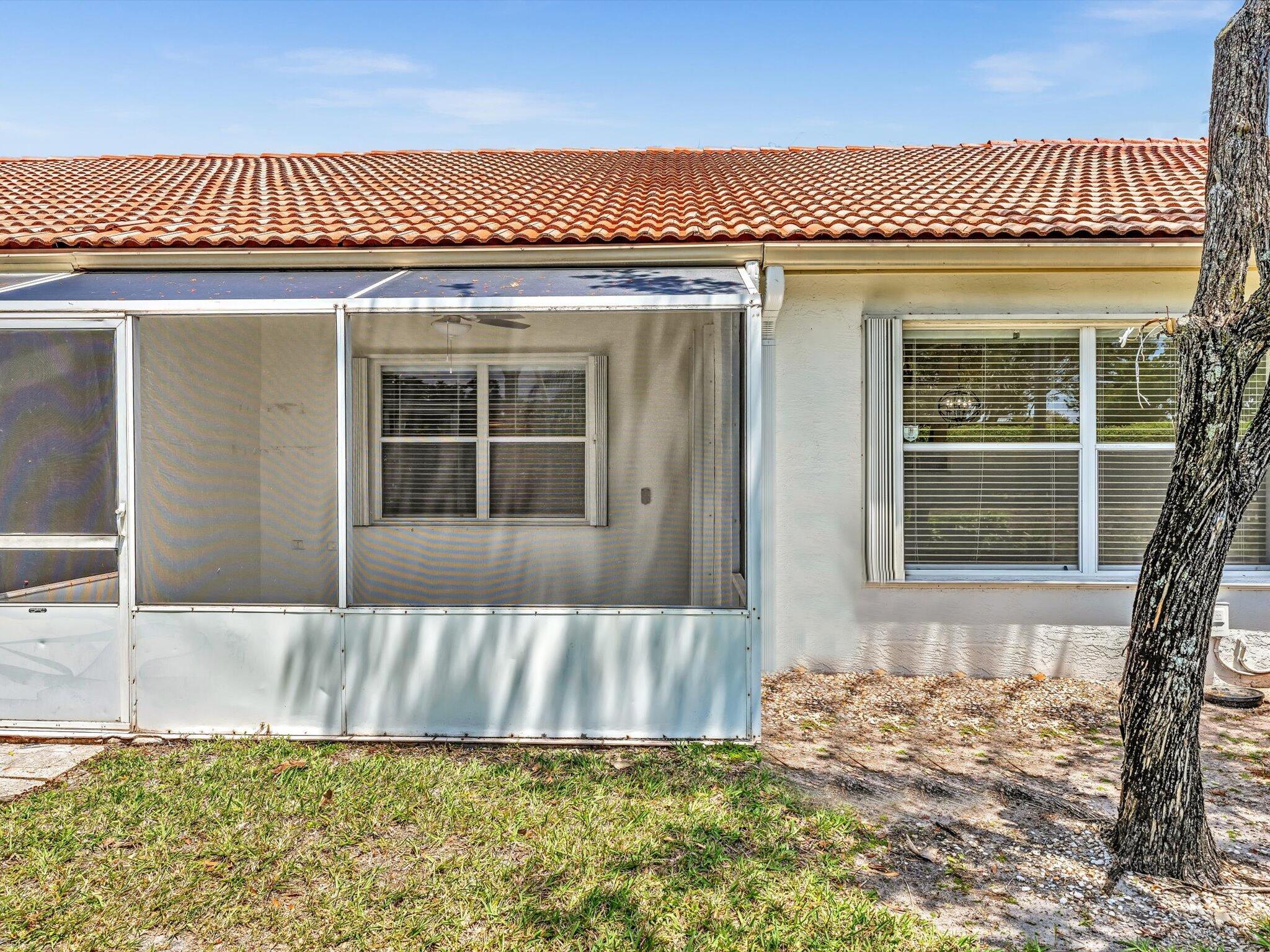 FLORAL LAKES - Residential Lease