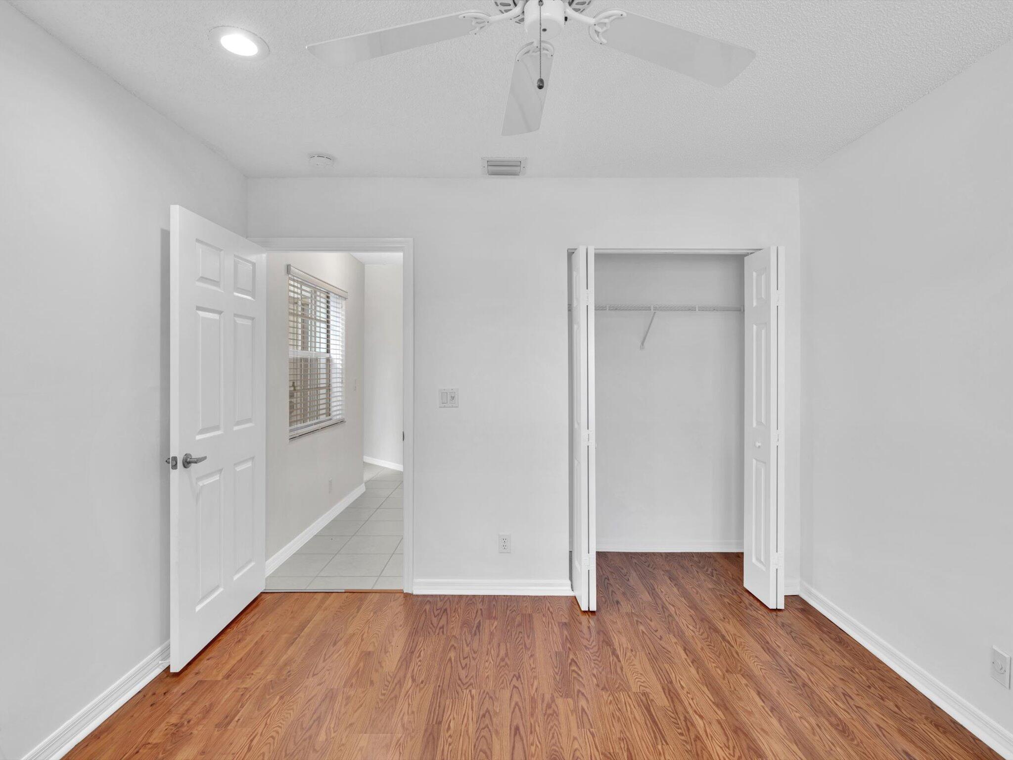 FLORAL LAKES - Residential Lease