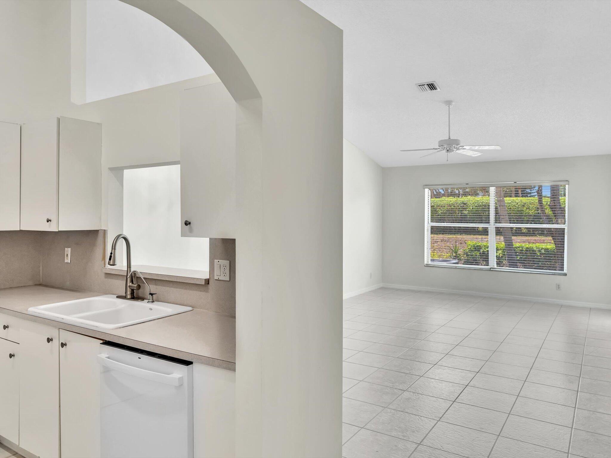 FLORAL LAKES - Residential Lease