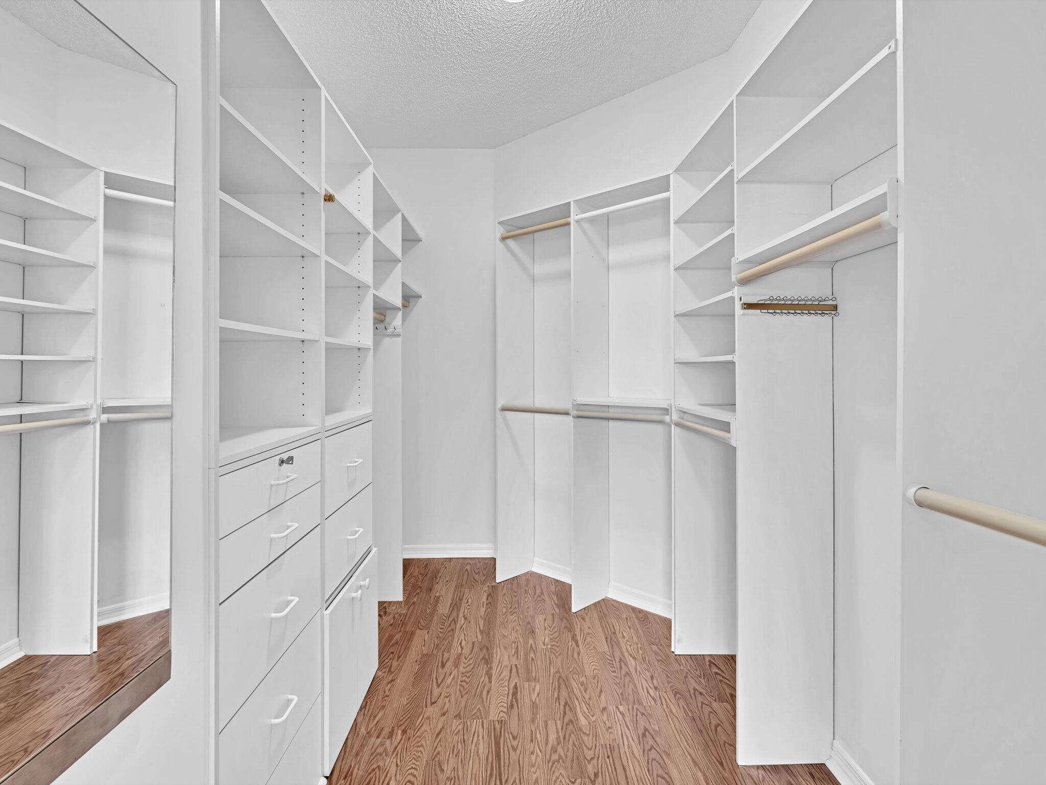 FLORAL LAKES - Residential Lease