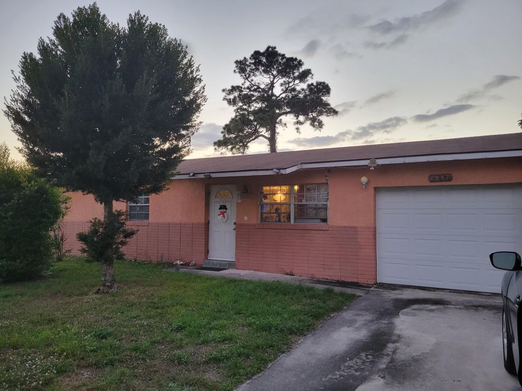 Photo of 2567 Seneca Avenue Ave, Fort Pierce, FL 34946 (MLS # R10770200)