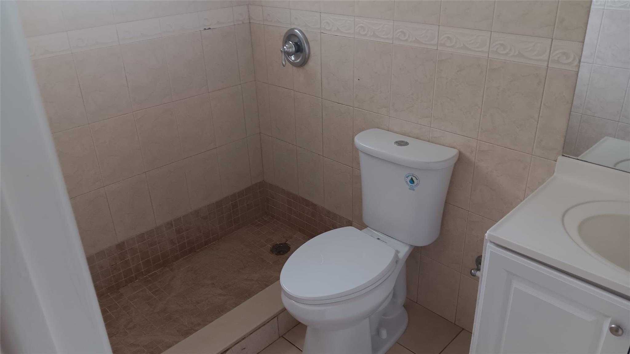 Cresthaven 10 46-25 B - Residential